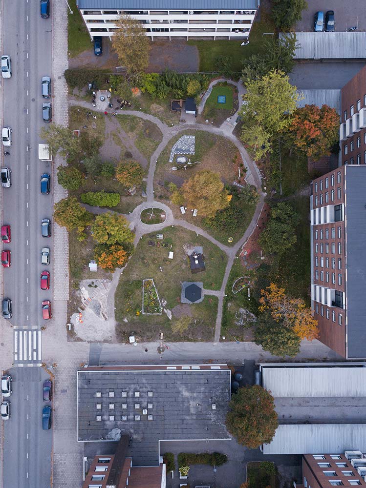 Syksyinen drone-kuva puistosta, 2020.
