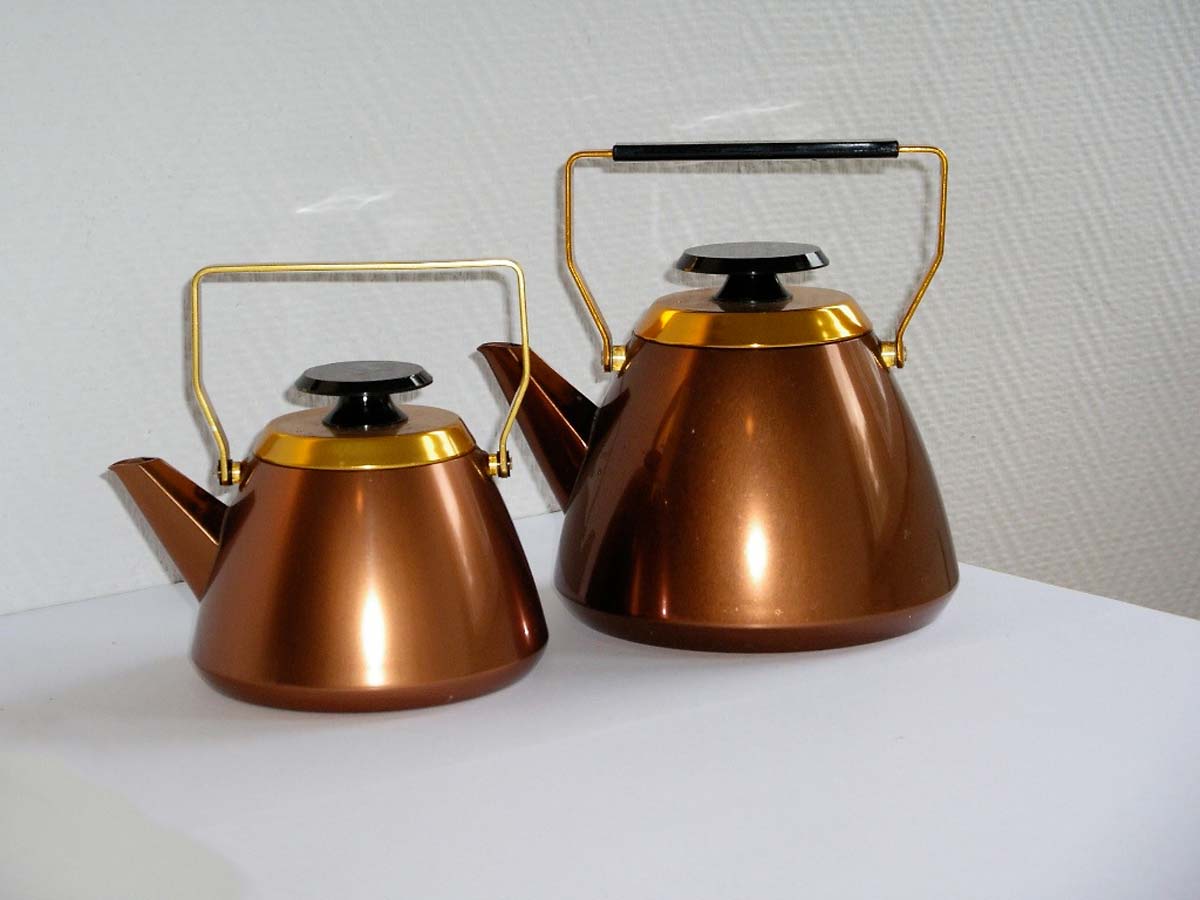 Kaffepannor av modell Leena, tillverkades av Lönnström-bolagen, 1960-talet. Foto: Raija Heikola
