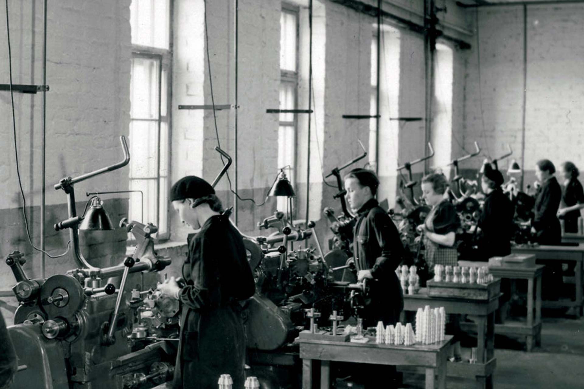 Tändrör till artilleriprojektiler tillverkas i Raumofabriken under kriget.
